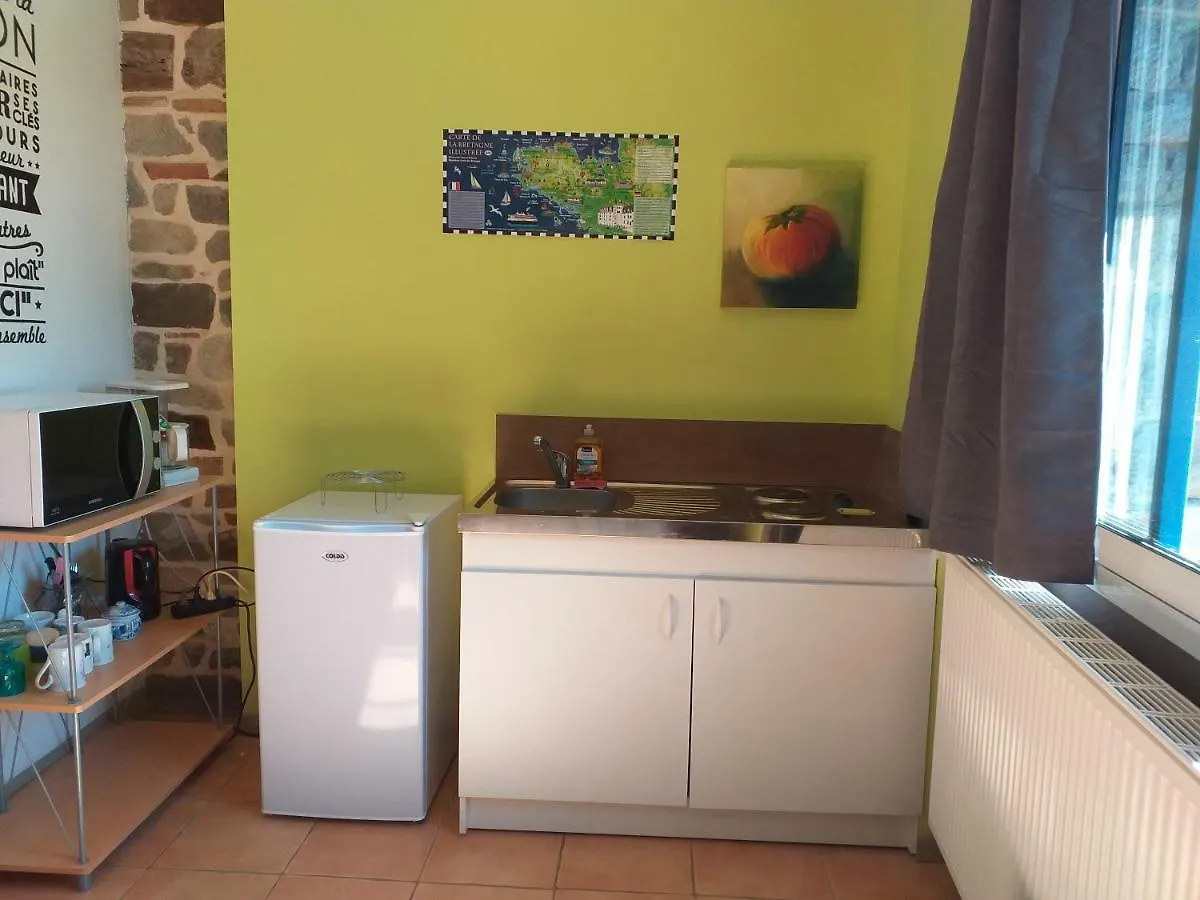 ファームステイ Chambres A La Ferme コンブール